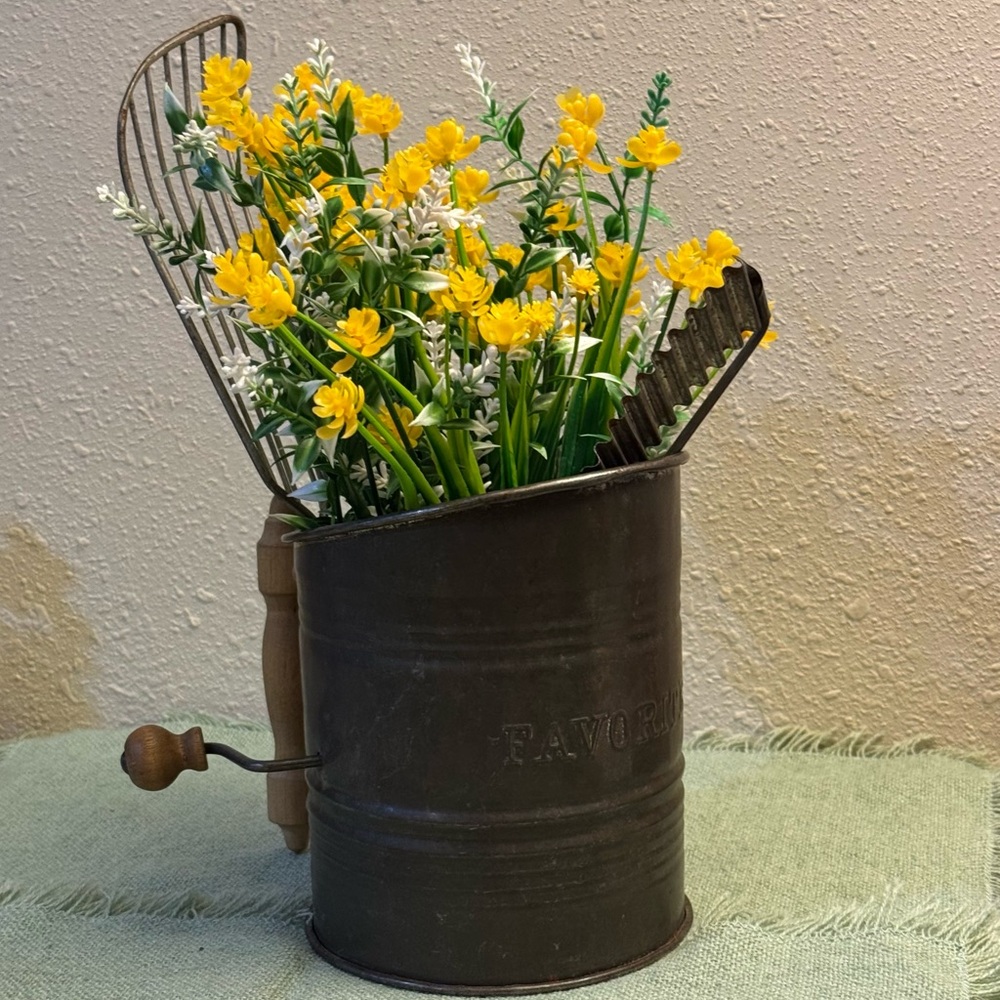 RARE VINTAGE FLOUR SIFTER with UNIQUE WOODEN HANDLE